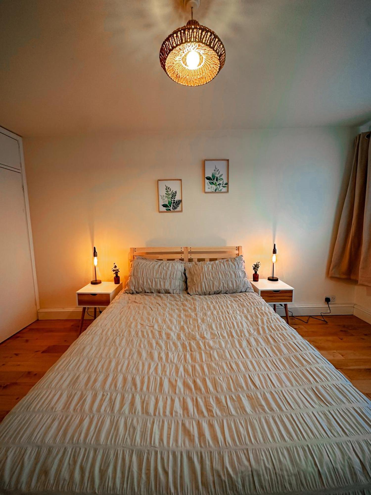 Bright & Spacious Split Level Flat In Kennington London Exterior photo